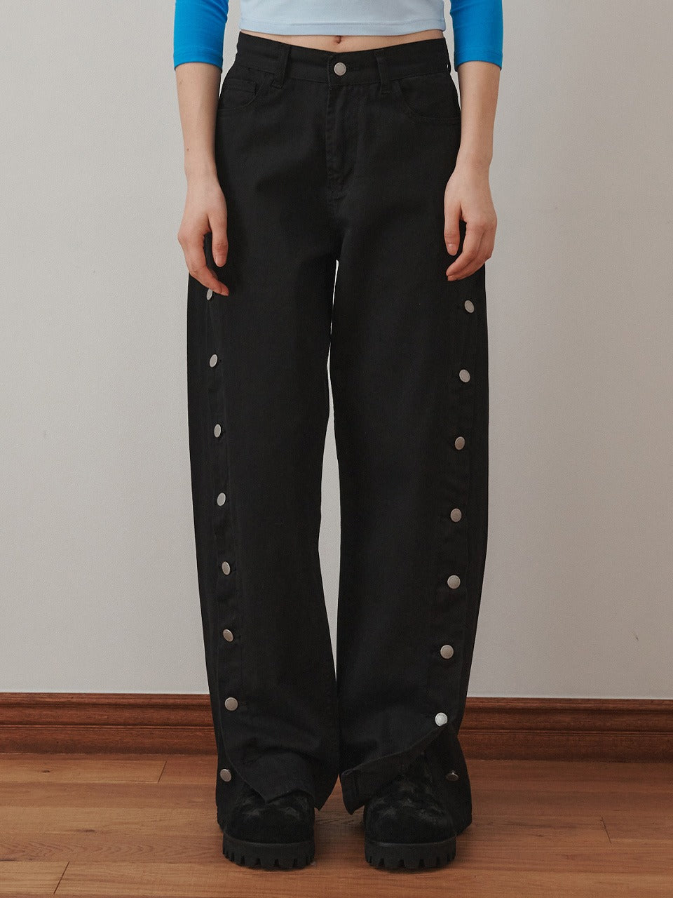 plzproject-ss-25-side-curved-button-pants