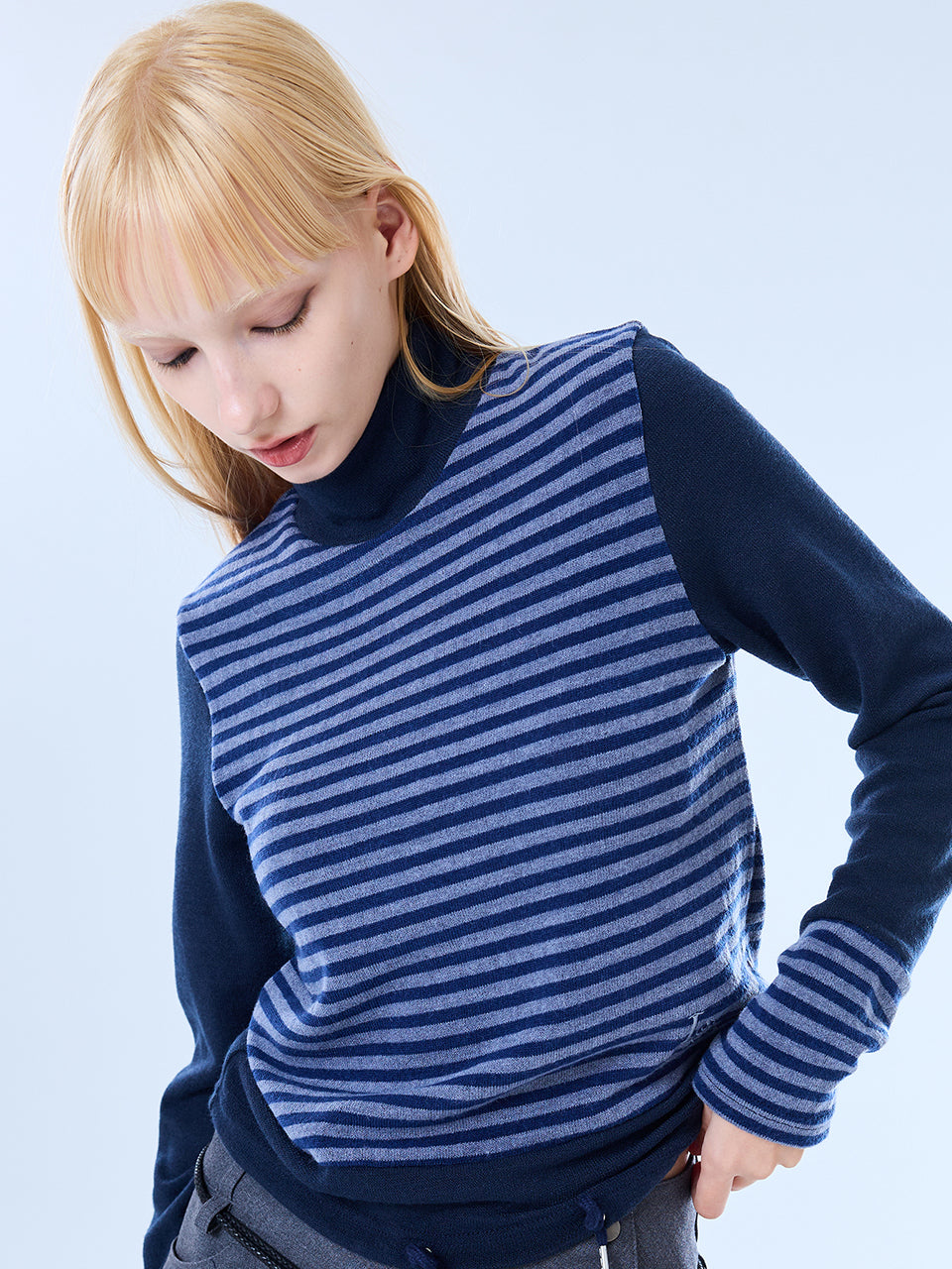 luv-is-true-fw-24-lvtr-stripe-turtleneck-knit(navy)