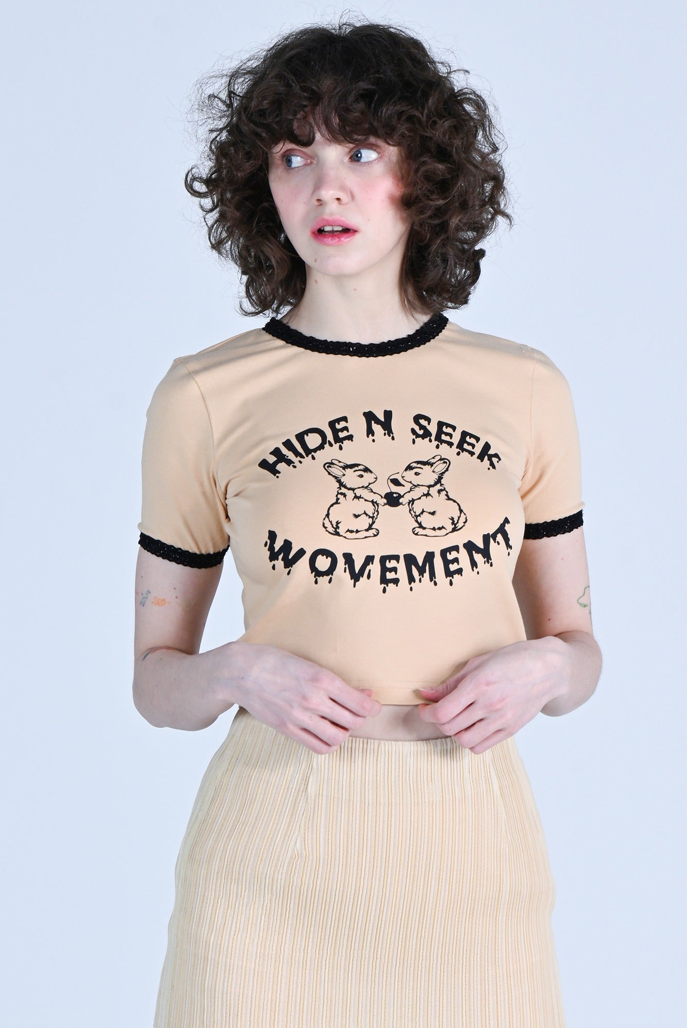 wovement-ss-24-hide-n-seek-cropped-tshirts-beigewbcstp004be