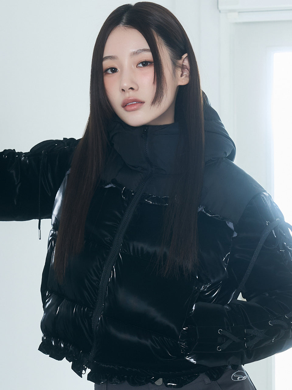 luv-is-true-fw-24-(worn-by-lee-yoojung)-am-ribbon-frill-puffer-jacket(black)