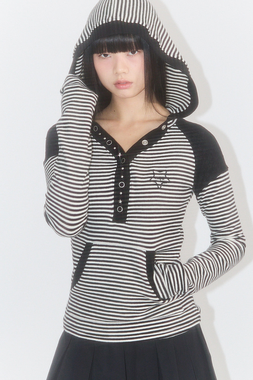 illigo-ss-25-striped-lace-contrast-hoodie-black-ivory