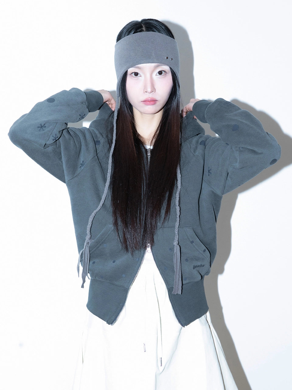 onska-fw-24-snowlit-hoodie-zipup-(charcoal)