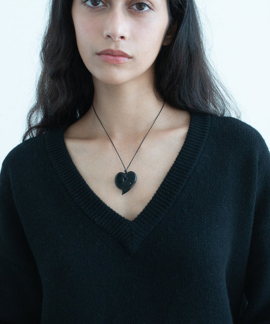 yahn-sisi-seasonless-heart-glass-necklace-black