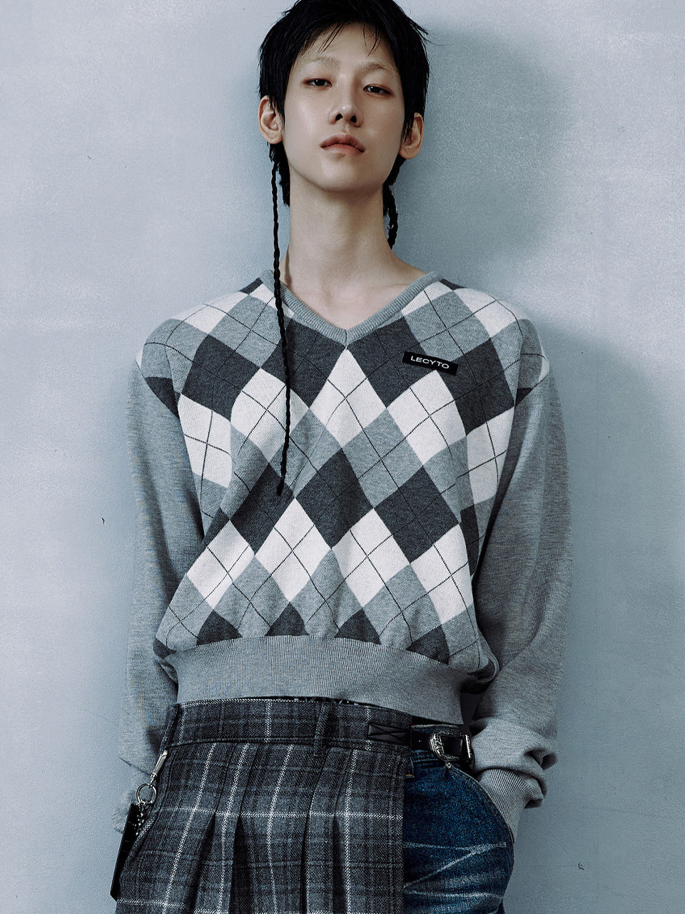 lecyto-fw-24-argyle-vneck-knit_(gray)