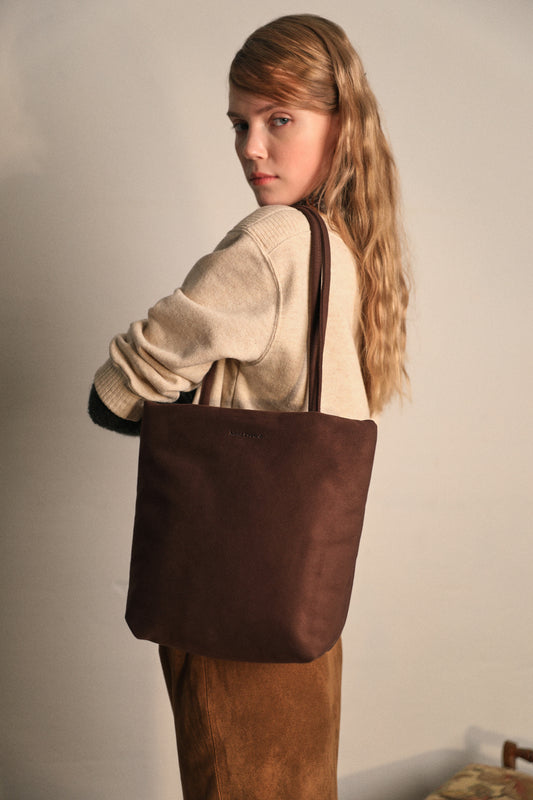 nana-crew-fw-24-house-suede-padding-bag-dark-chocolate