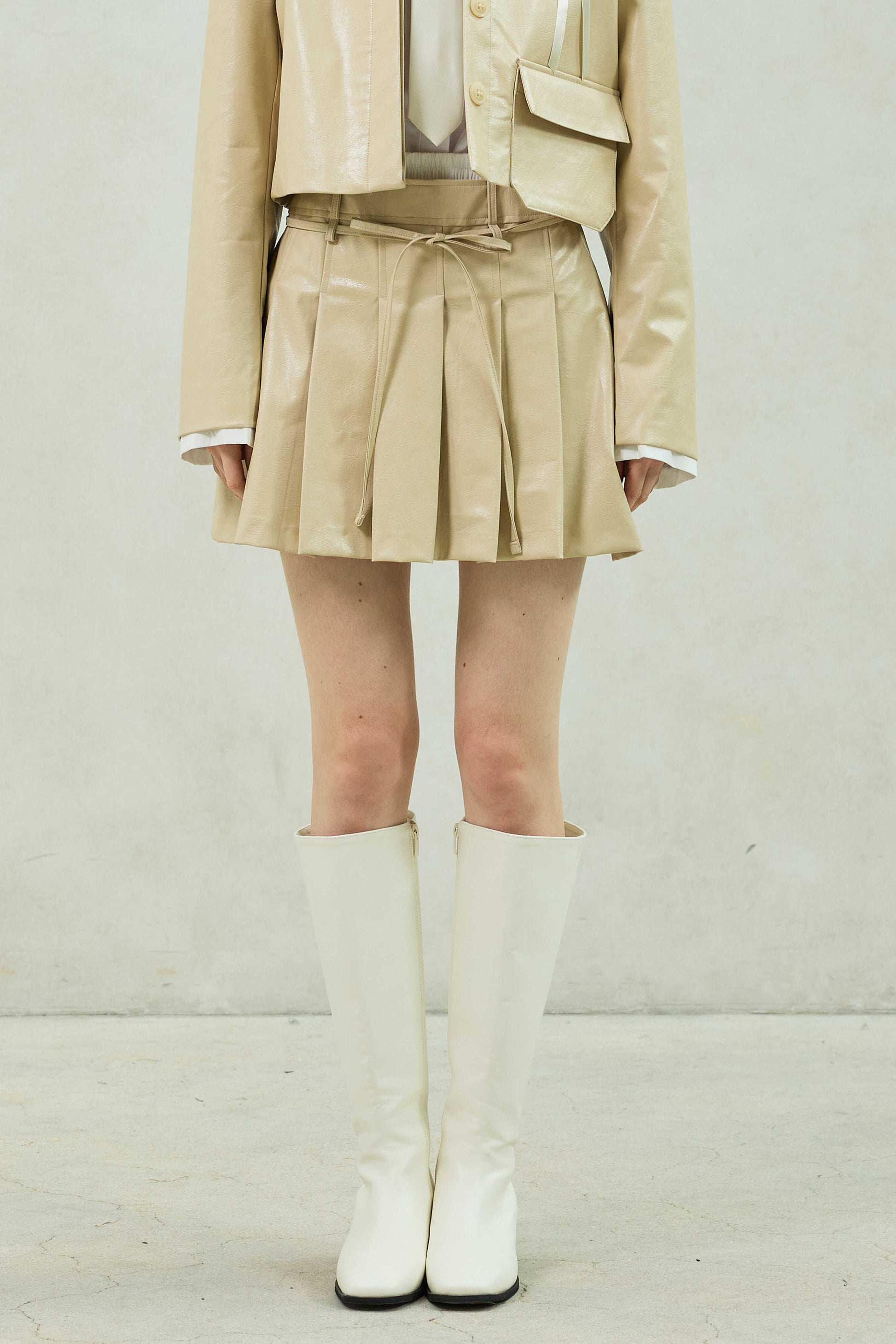 ari-ss-25-molly-leather-pleats-skirt-pants-/-beige