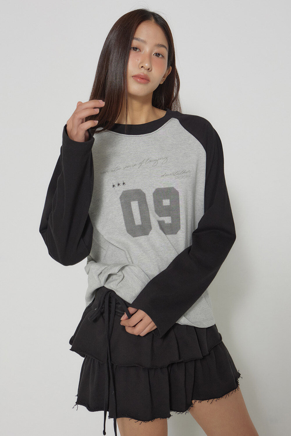 dearstalker-ss-25-susan-09-printed-raglan-t-grey