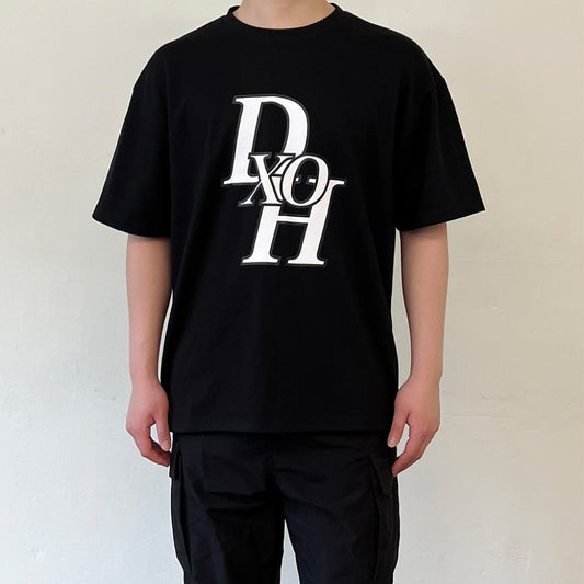 dxoh-ss-22-stack-logo-tshirt-black