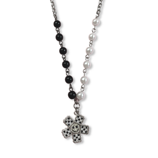 twentyoneaugust-seasonless-checkboard-daisy-necklace