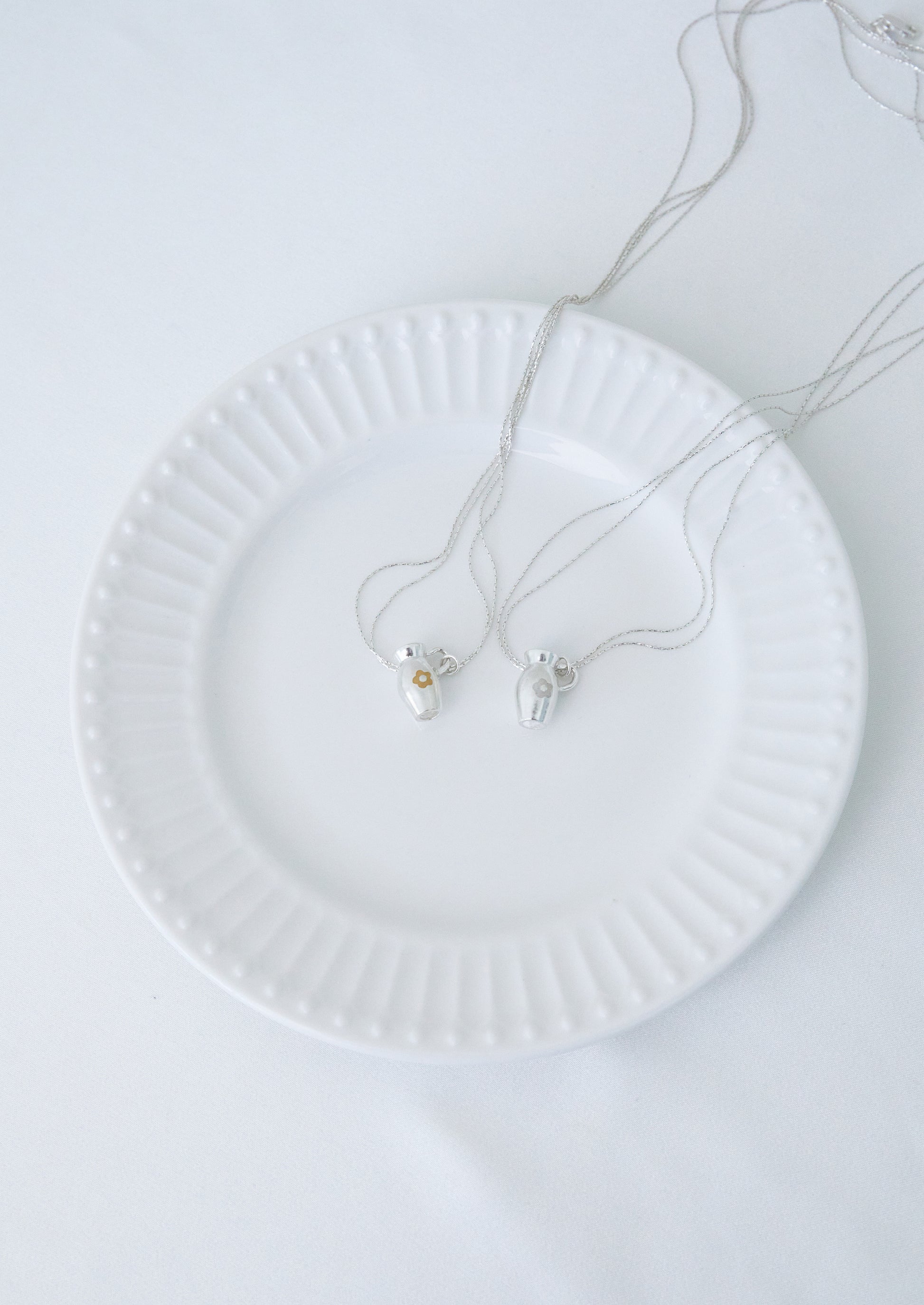 fillow-seasonless-mini-flower-pot-necklace