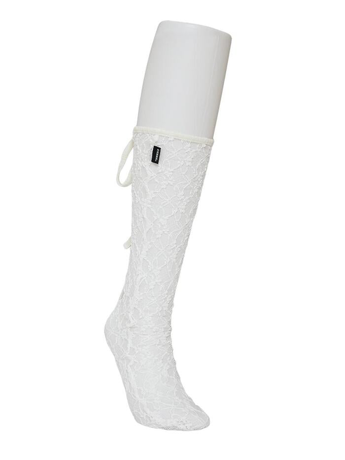 crank-fw-23-lace-string-knee-socks_white