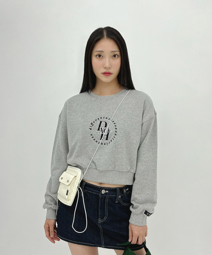 dxoh-seasonless-circle-stack-logo-cropped-sweatshirt-grey